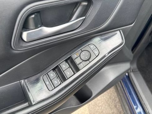 Used 2025 Nissan Rogue SV AWD/4WD image 8