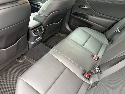 Used 2025 Lexus ES 300h w/ Premium Package FWD image 14
