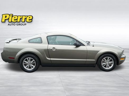 Used 2005 Ford Mustang Premium RWD image 3