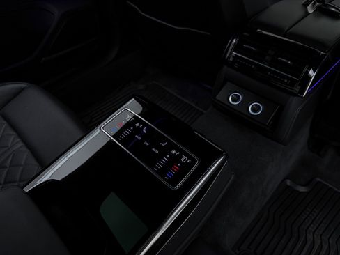 Used 2024 Audi S8 image 43