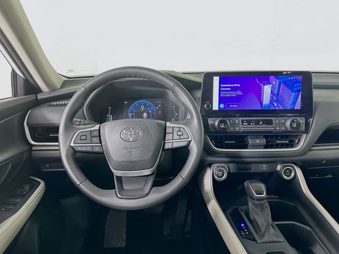 Used 2025 Toyota Grand Highlander FWD image 17