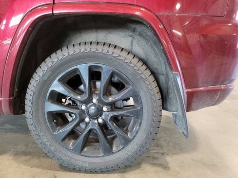 Used 2019 Jeep Grand Cherokee Altitude AWD/4WD image 14