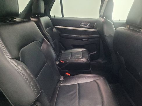 Used 2018 Ford Explorer XLT w/ Equipment Group 202A AWD/4WD image 19