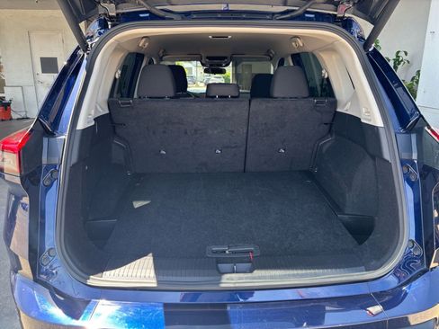Used 2025 Nissan Rogue SV FWD image 33
