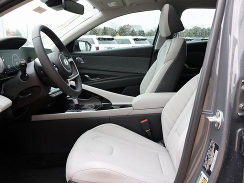 New 2025 Hyundai Elantra Limited image 23