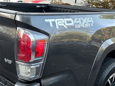 Used 2021 Toyota Tacoma TRD Sport w/ Technology Package image 5