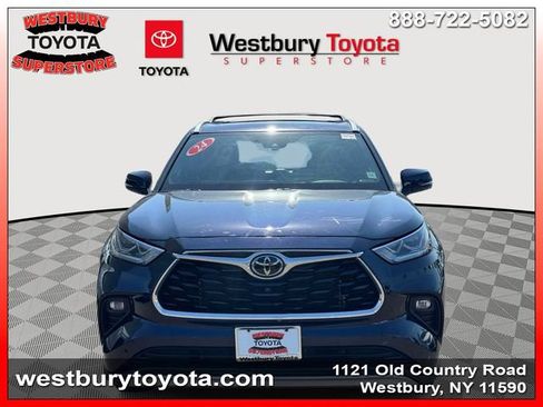 Certified 2024 Toyota Highlander Platinum AWD/4WD image 3