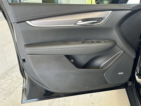 New 2026 Cadillac XT5 Luxury image 10