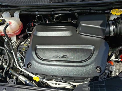 Used 2025 Chrysler Pacifica Limited FWD image 30