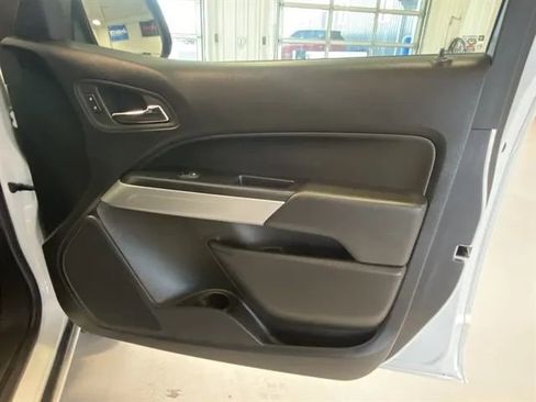 Used 2022 Chevrolet Colorado LT w/ LT Convenience Package image 22