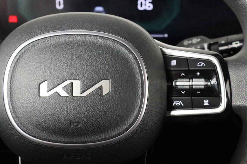 Used 2024 Kia Sorento LX FWD image 10