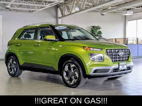 Used 2024 Hyundai Venue SEL image 2