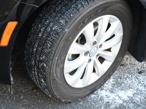 Used 2018 Volkswagen Beetle S image 11