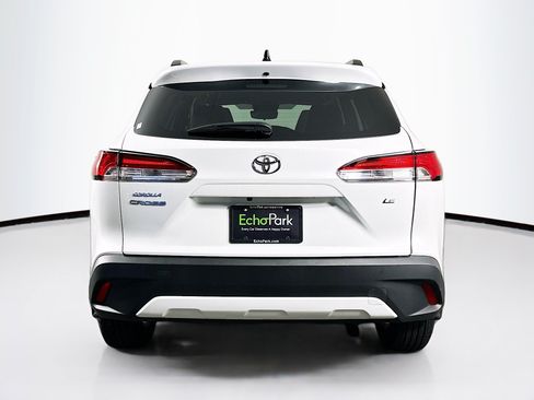 Used 2025 Toyota Corolla Cross LE FWD image 7