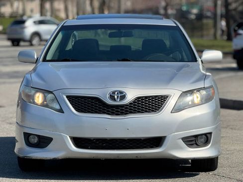 Used 2011 Toyota Camry SE w/ SE Extra-Value Pkg #1 FWD image 3
