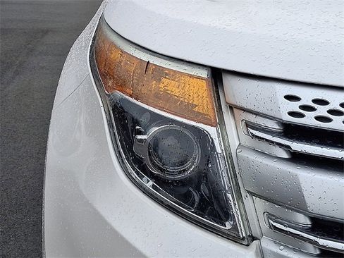 Used 2015 Ford Explorer XLT w/ Equipment Group 202B image 9