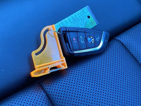 Used 2023 BMW M440i Convertible w/ Premium Package image 30