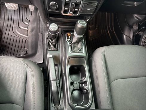 Used 2022 Jeep Wrangler Unlimited Sport AWD/4WD image 17