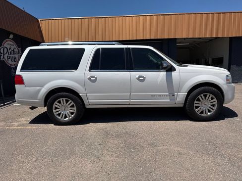 Used 2012 Lincoln Navigator L 4WD image 6