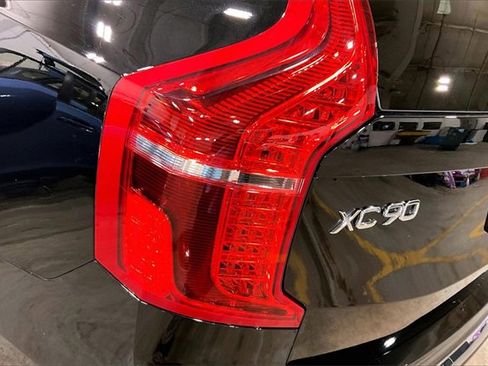 Certified 2024 Volvo XC90 B5 Plus image 32