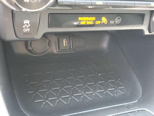 Used 2020 Toyota RAV4 XLE AWD/4WD image 31