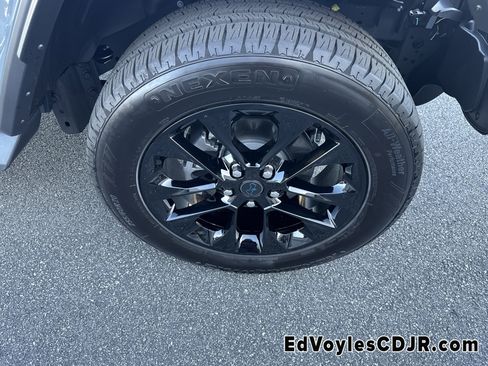 Used 2025 Jeep Wrangler Sahara image 16