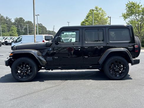 Used 2025 Jeep Wrangler Unlimited Sahara w/ Safety Group AWD/4WD image 22