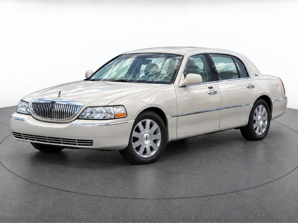 Used 2003 Lincoln Town Car Cartier RWD image 1