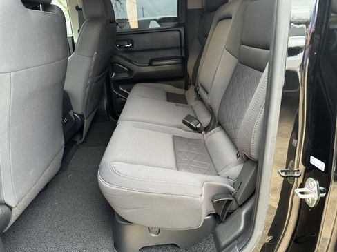 Used 2025 Nissan Frontier SV image 23