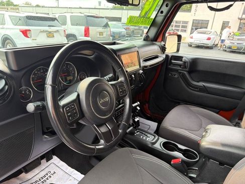Used 2014 Jeep Wrangler Unlimited Sahara w/ Dual Top Group AWD/4WD image 28