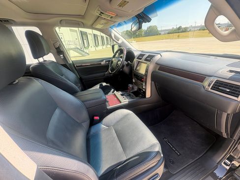 Used 2015 Lexus GX 460 w/ Premium Package AWD/4WD image 16