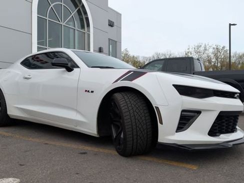 Used 2018 Chevrolet Camaro SS RWD image 3