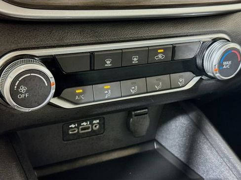 Used 2025 Nissan Altima 2.5 SV FWD image 13