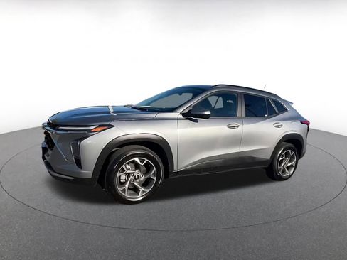 Used 2025 Chevrolet Trax LT image 8