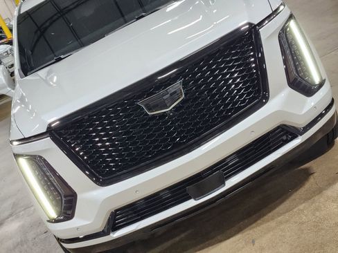 Used 2025 Cadillac Escalade Sport Platinum AWD/4WD image 19