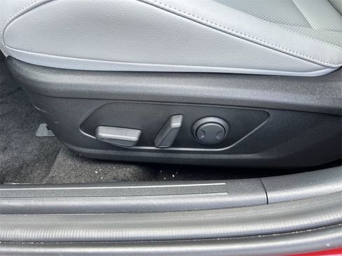 New 2025 Hyundai Elantra Limited image 23