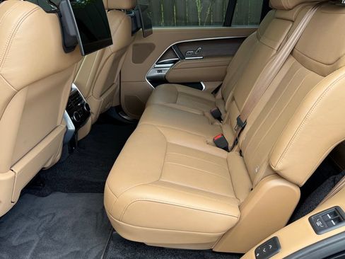 Certified 2025 Land Rover Range Rover Long Wheelbase SE AWD/4WD image 32