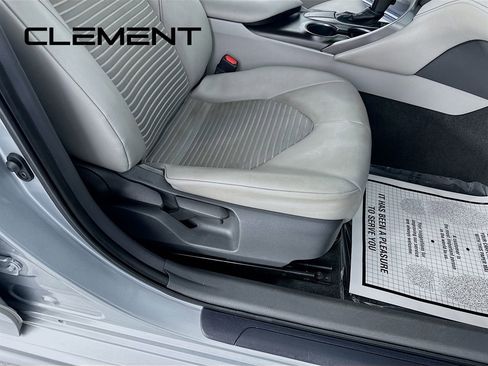 Used 2021 Toyota Camry SE image 31