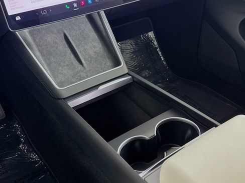 Used 2026 Tesla Model Y AWD image 5