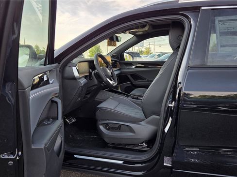 New 2026 Volkswagen Tiguan SEL R-Line AWD/4WD image 13