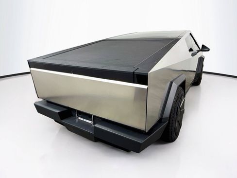 Used 2025 Tesla Cybertruck AWD Crew Cab image 5