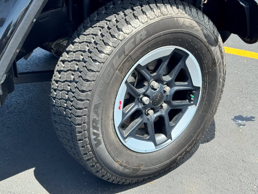 Used 2023 Jeep Wrangler Rubicon AWD/4WD image 9