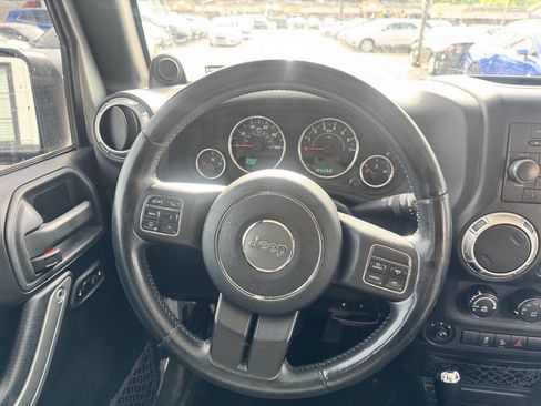 Used 2012 Jeep Wrangler Unlimited Sahara w/ Connectivity Group AWD/4WD image 24
