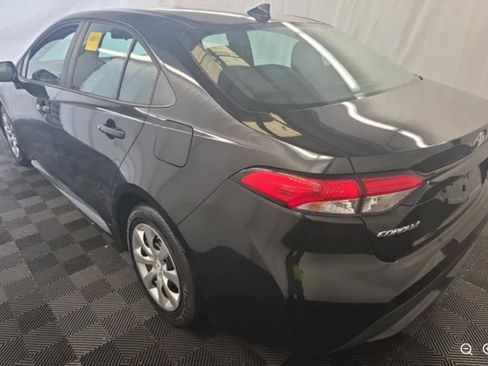 Used 2020 Toyota Corolla LE FWD image 2