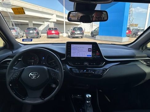 Used 2019 Toyota C-HR XLE FWD image 8