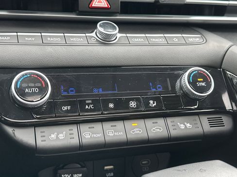 Used 2025 Hyundai Elantra Limited image 29