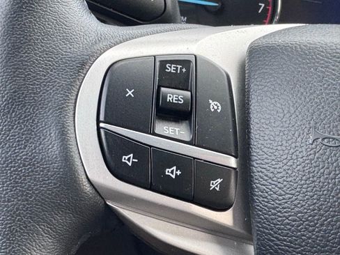 Used 2022 Ford Explorer XLT w/ Equipment Group 202A image 9