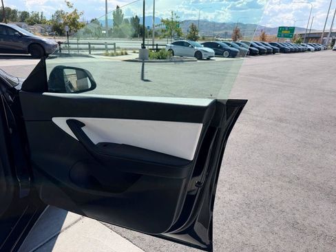 Used 2022 Tesla Model Y Performance AWD/4WD image 21