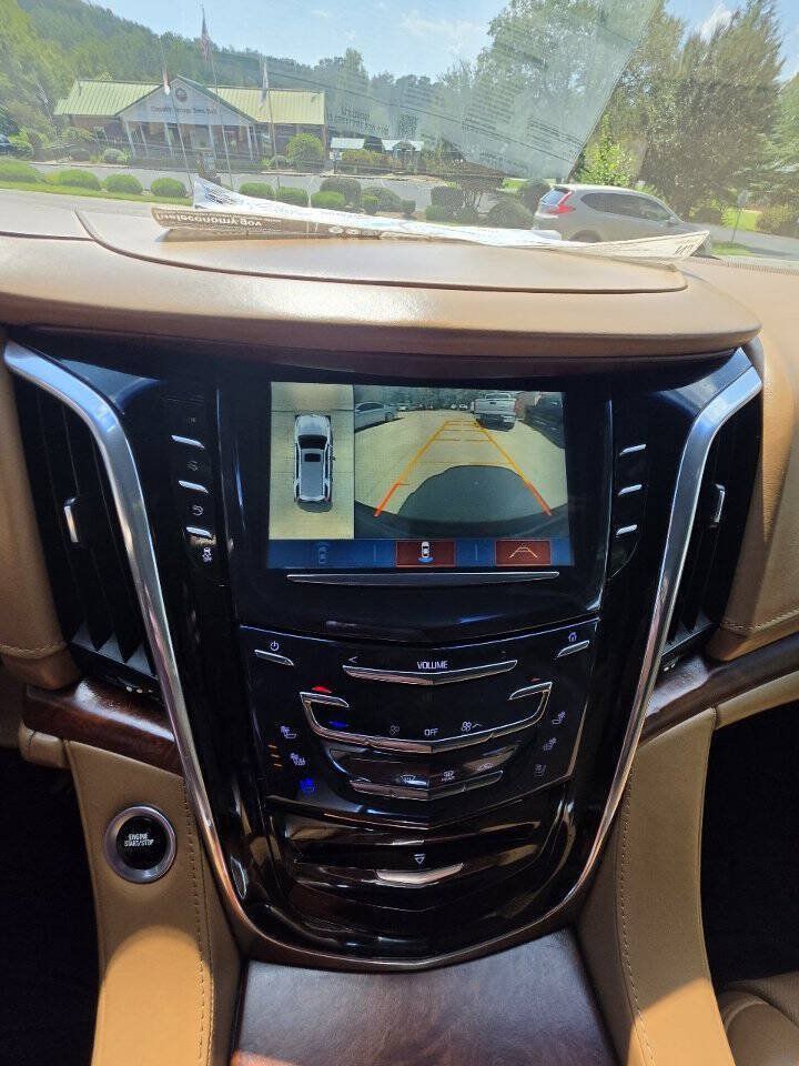 Used 2017 Cadillac Escalade ESV Platinum AWD/4WD image 20