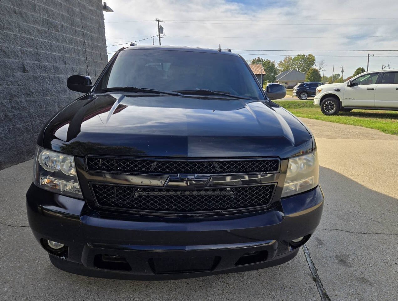 Used 2010 Chevrolet Avalanche LTZ AWD/4WD image 4